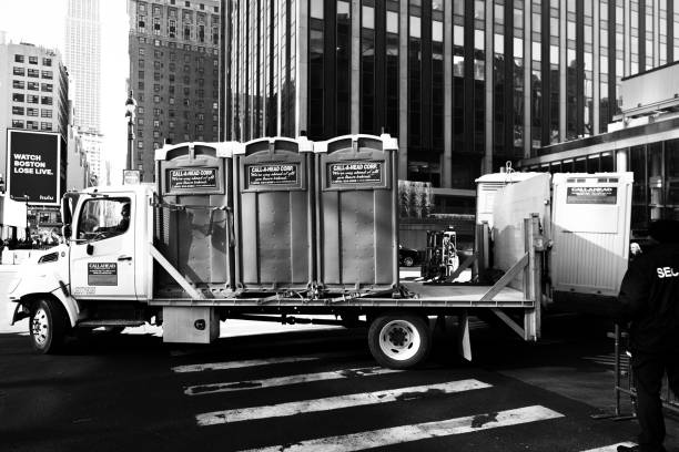 Best Porta potty delivery and setup  in Bloomgton, IN